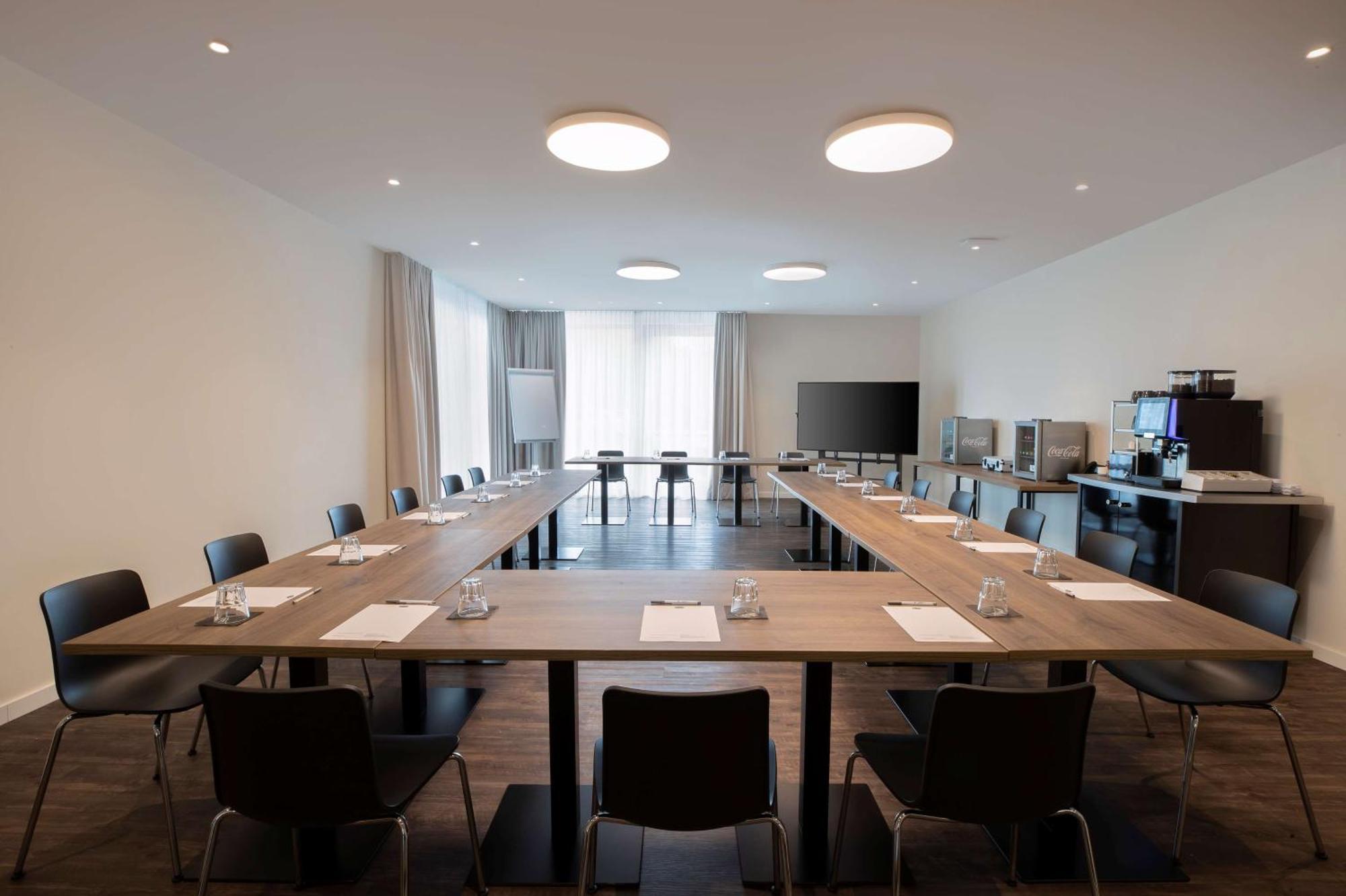 Hampton By Hilton Kaiserslautern Bagian luar foto