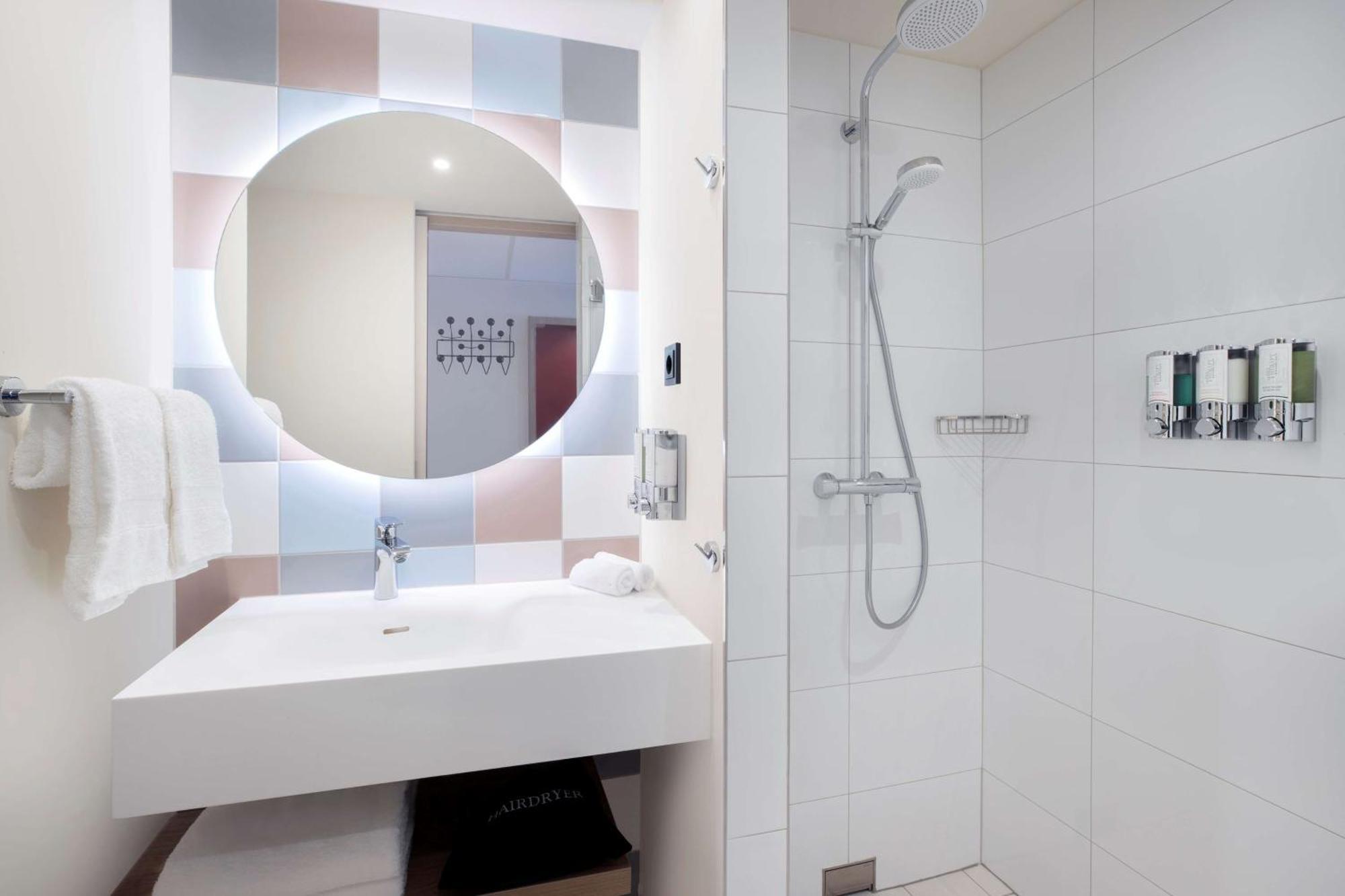Hampton By Hilton Kaiserslautern Bagian luar foto